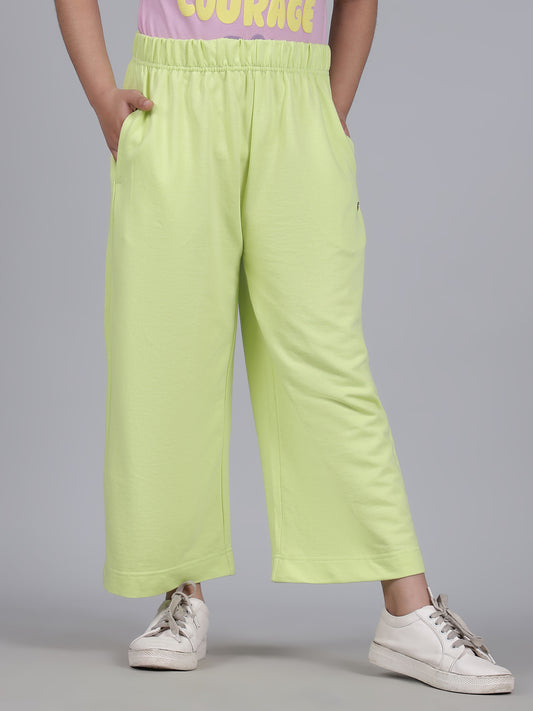 Girls Solid Green Regular Fit Casual Track Pant