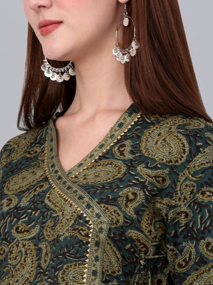Women's Green Paisley Printed Three Quarter Sleeves Kurti
