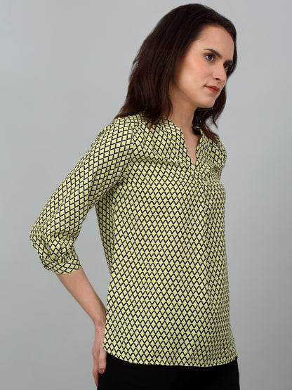 Women's Casual  Green Geometric Print V neck Top