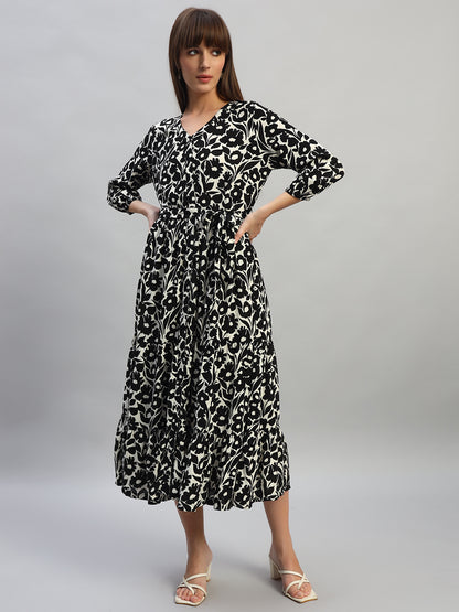Women's Printed Black V-Neck 3/4th Sleeves Casual Dress