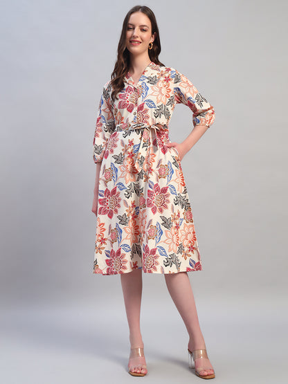 Women Printed Off-White Spread Collar 3/4th Sleeves Casual Dress