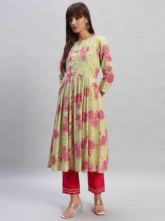 Women's Printed Green V-Neck 3/4th Sleeves Casual Kurti