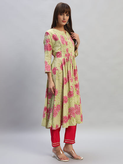 Women's Printed Green V-Neck 3/4th Sleeves Casual Kurti