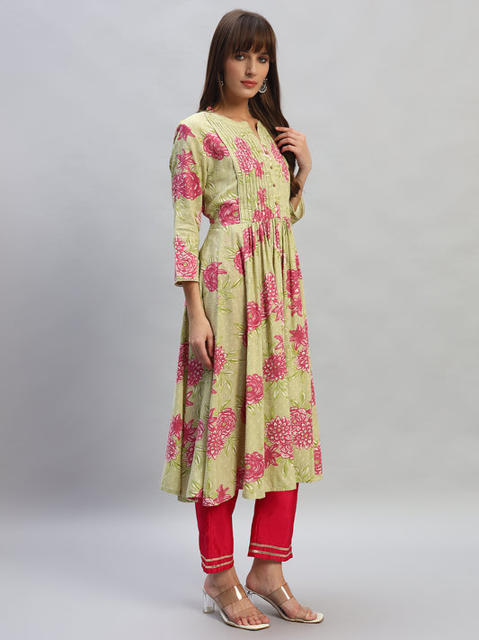Women's Printed Green V-Neck 3/4th Sleeves Casual Kurti