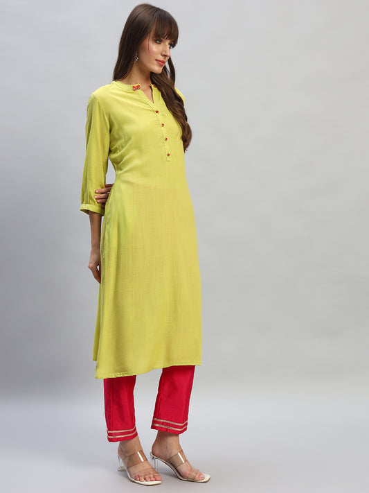 Women's Solid Green Mandarin Collar 3/4th Sleeves Casual Kurti
