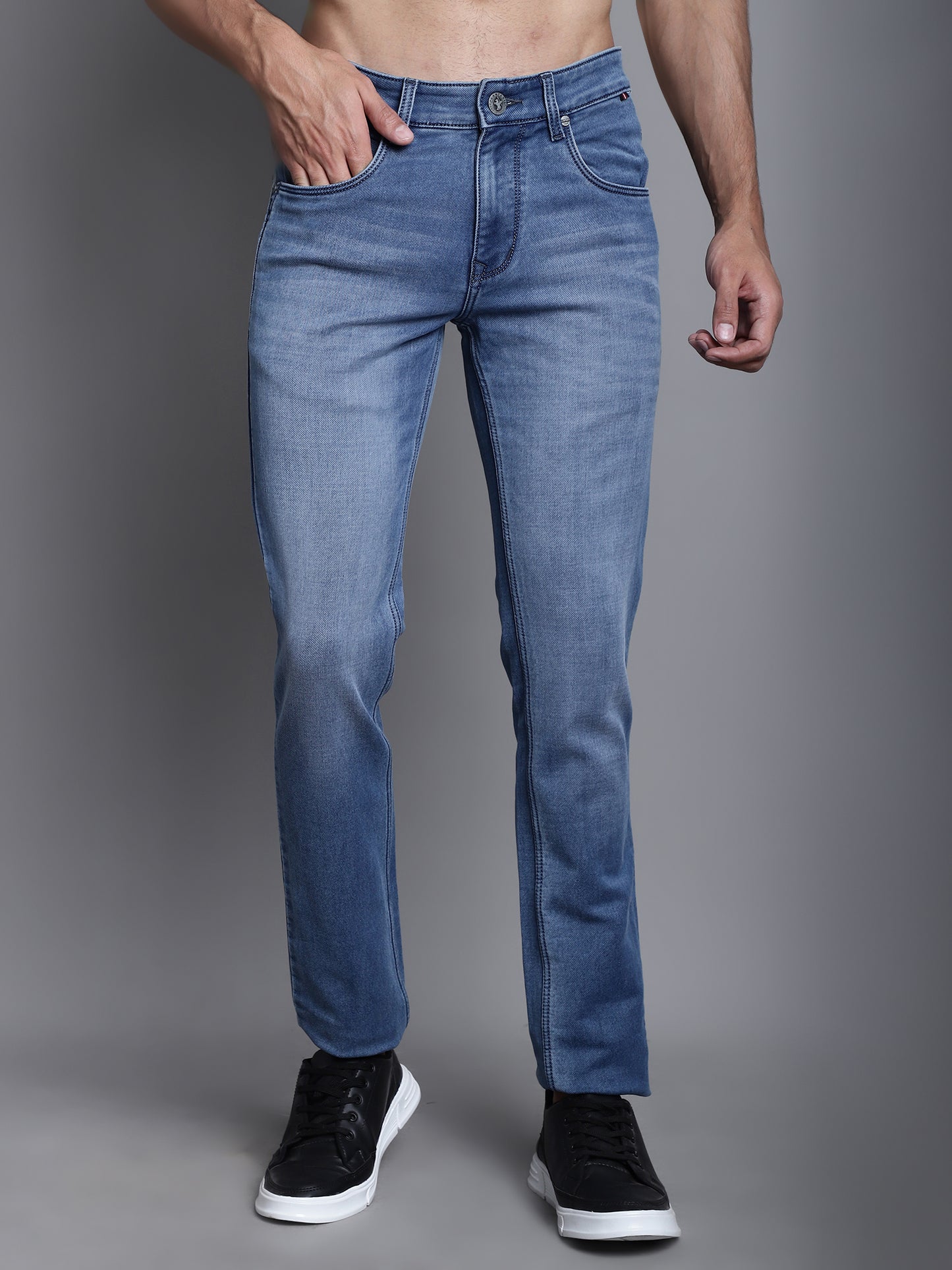 Cantabil Blue Solid Cotton Polyester Flat Front Mid Rise Full Length Regular Fit Casual Jeans For Men (7165610590347)