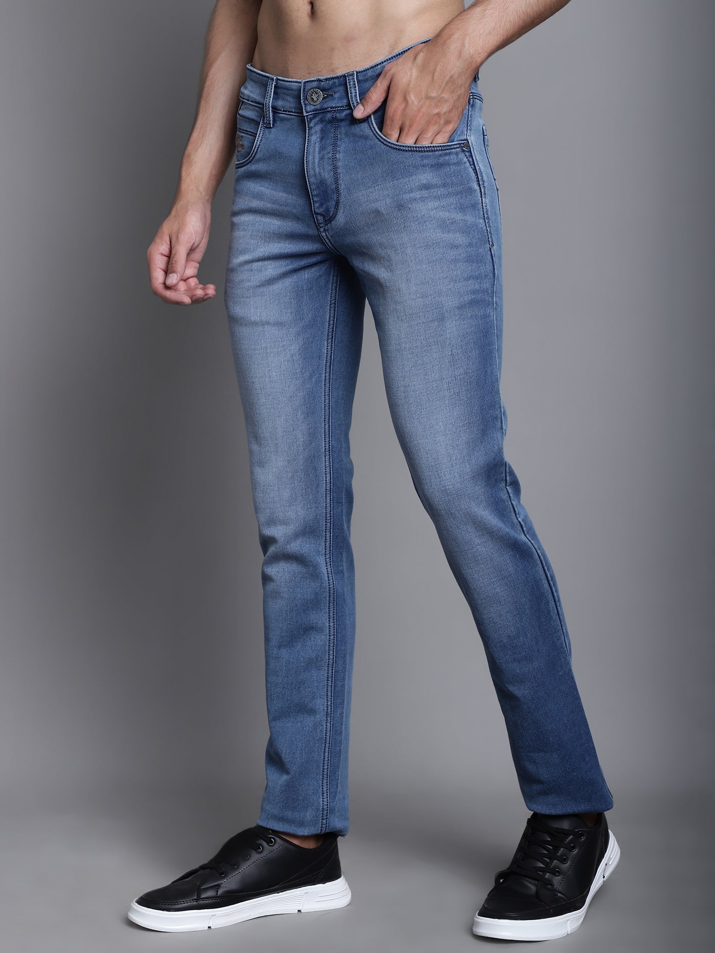 Cantabil Blue Solid Cotton Polyester Flat Front Mid Rise Full Length Regular Fit Casual Jeans For Men (7165610590347)