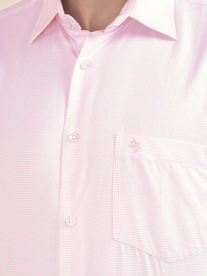 Men's Pink Regular Fit Self Design Full Sleeve Formal Shirt