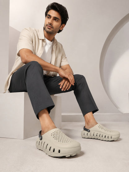 Men's Black & Beige Colourblock Clogs