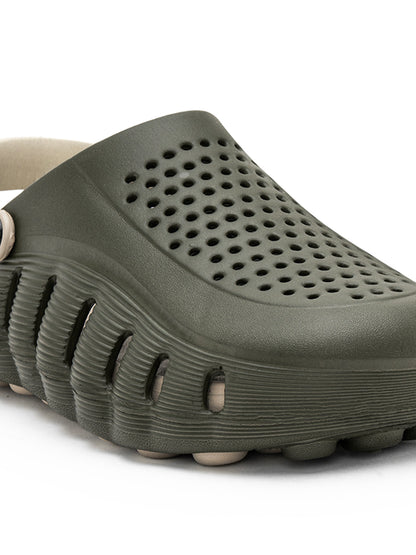 Men Olive & Beige Colourblock Clogs
